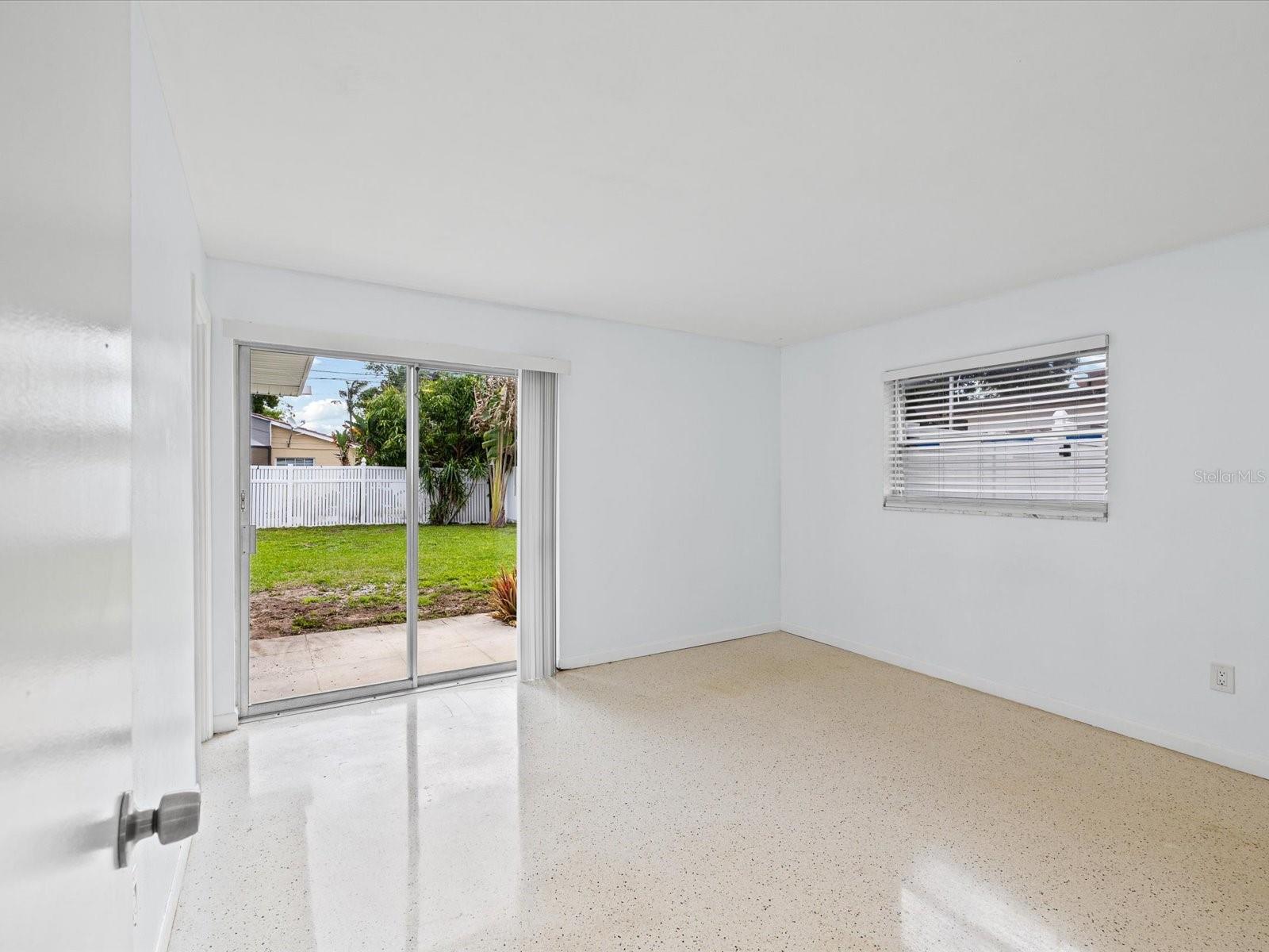 Image 17 of 25 For 865 Imperial Drive