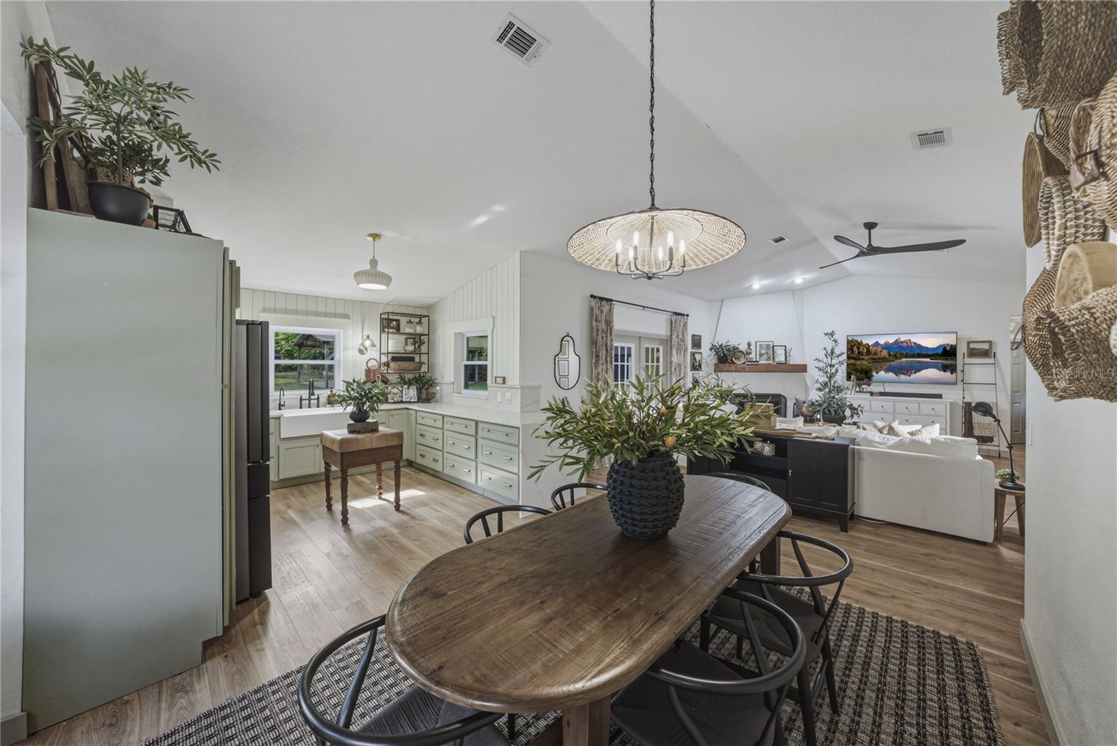 Listing photo id 17 for 9091 Mcintyre Road