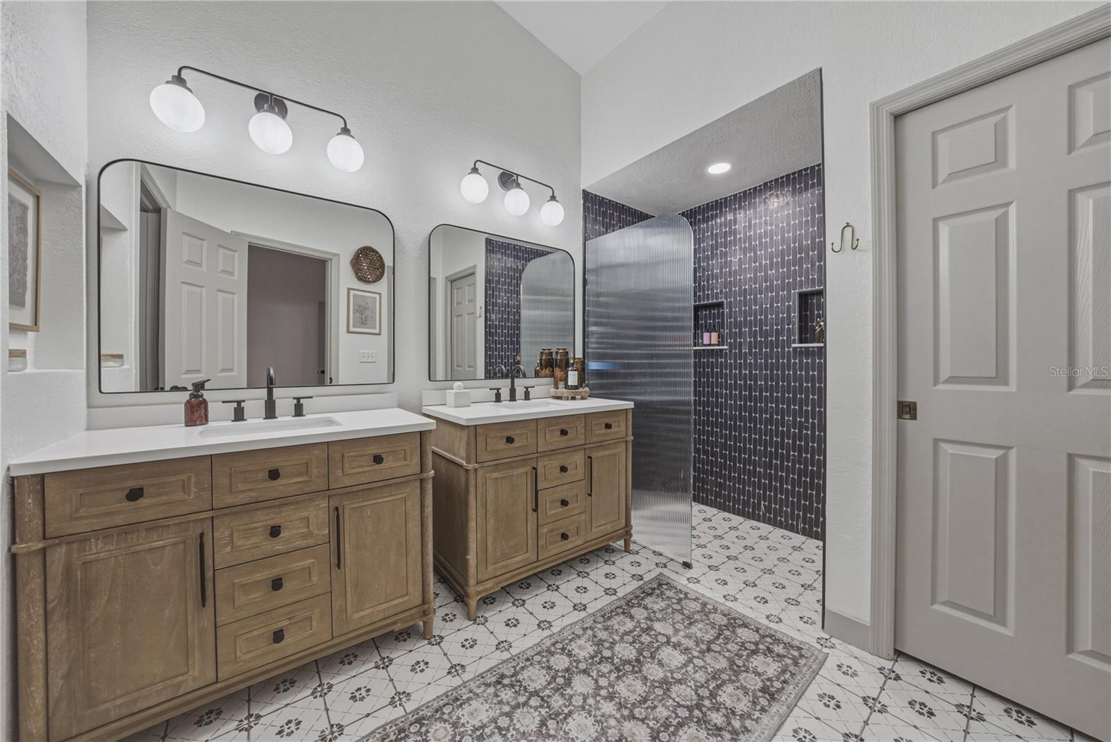 Listing photo id 43 for 9091 Mcintyre Road