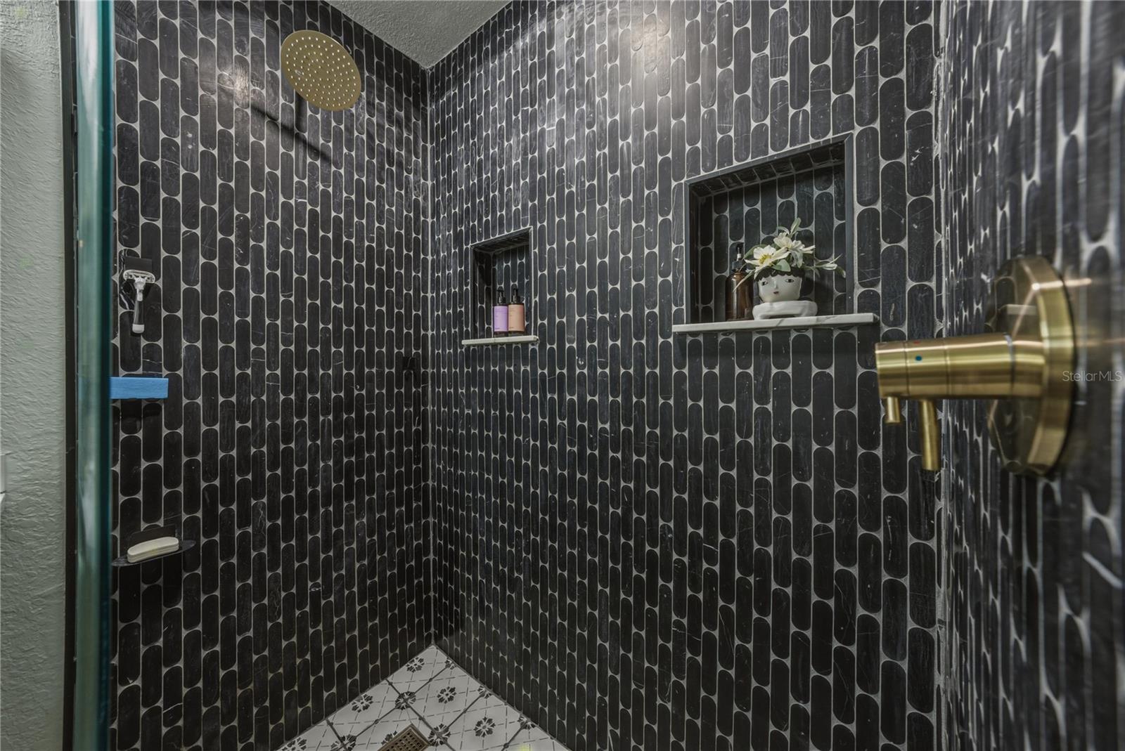 Listing photo id 46 for 9091 Mcintyre Road