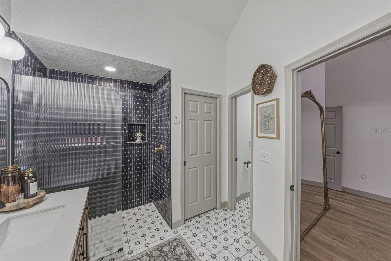 Listing photo id 47 for 9091 Mcintyre Road