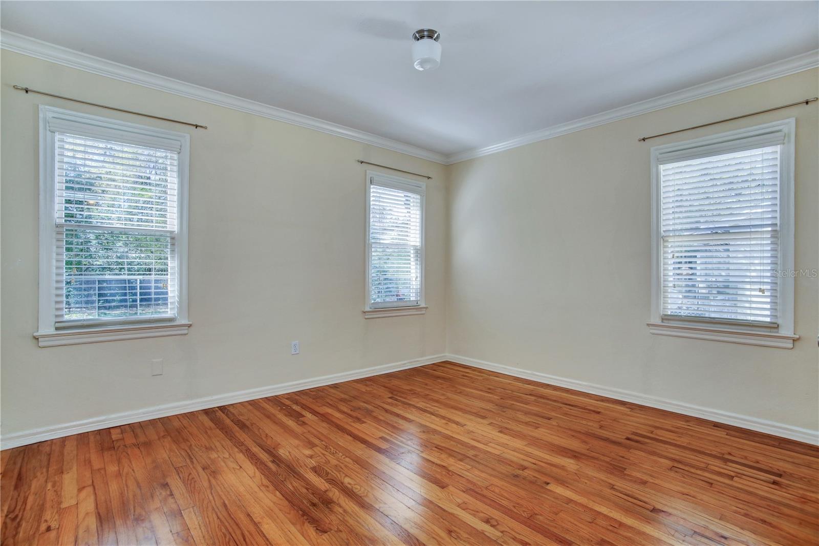 Image 18 of 26 For 303 Audubon Avenue