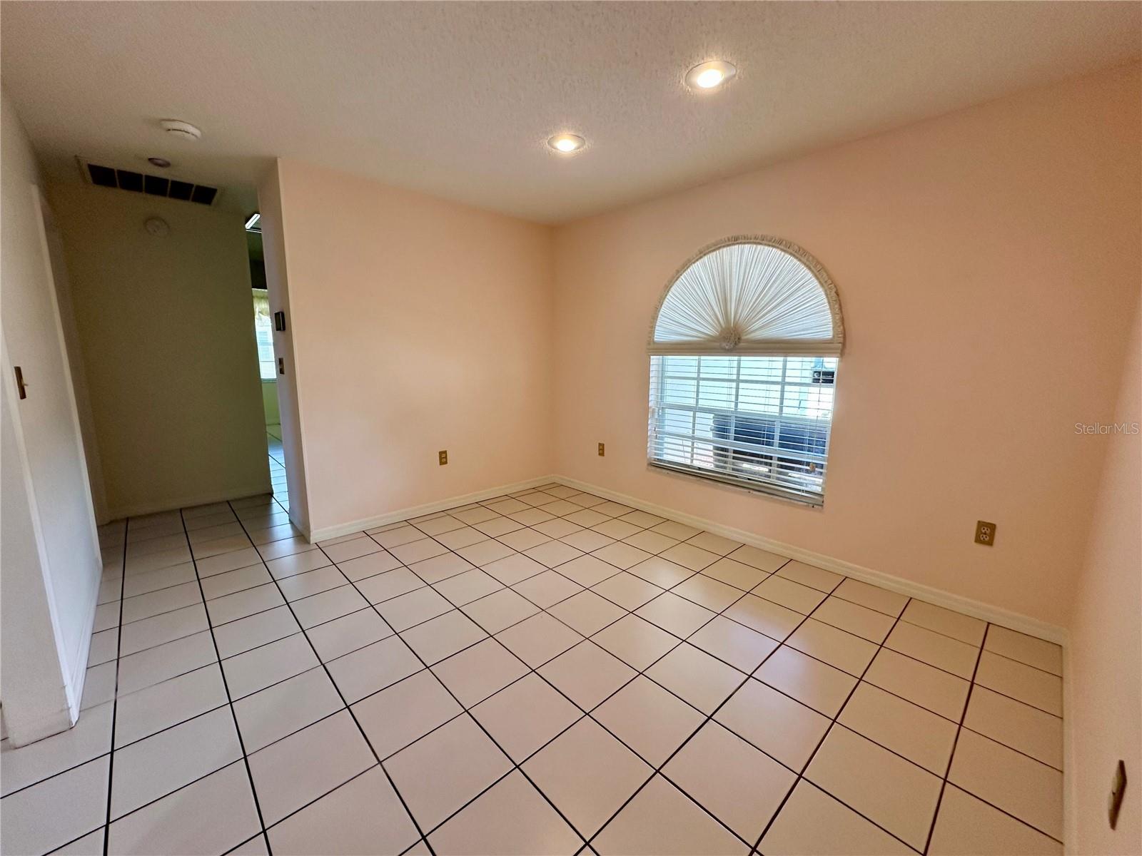 Image 10 of 47 For 701 Spicewood Drive