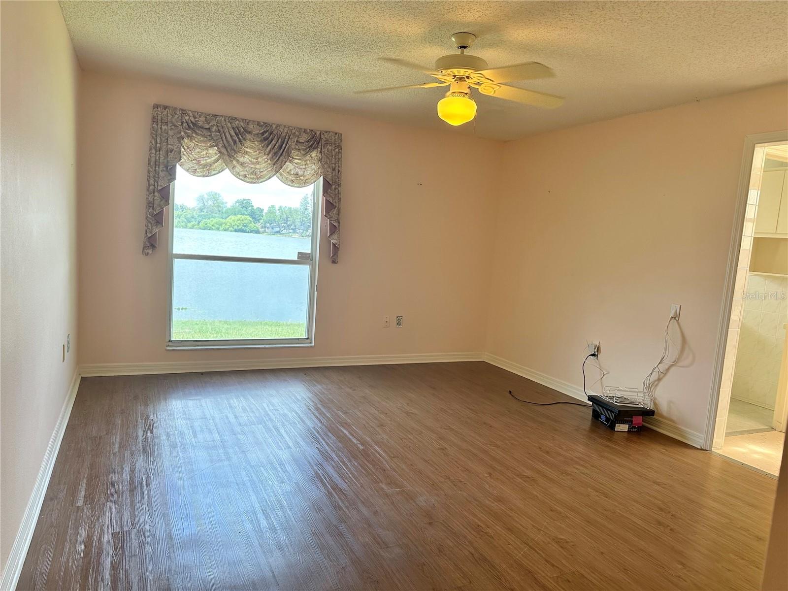 Image 16 of 47 For 701 Spicewood Drive