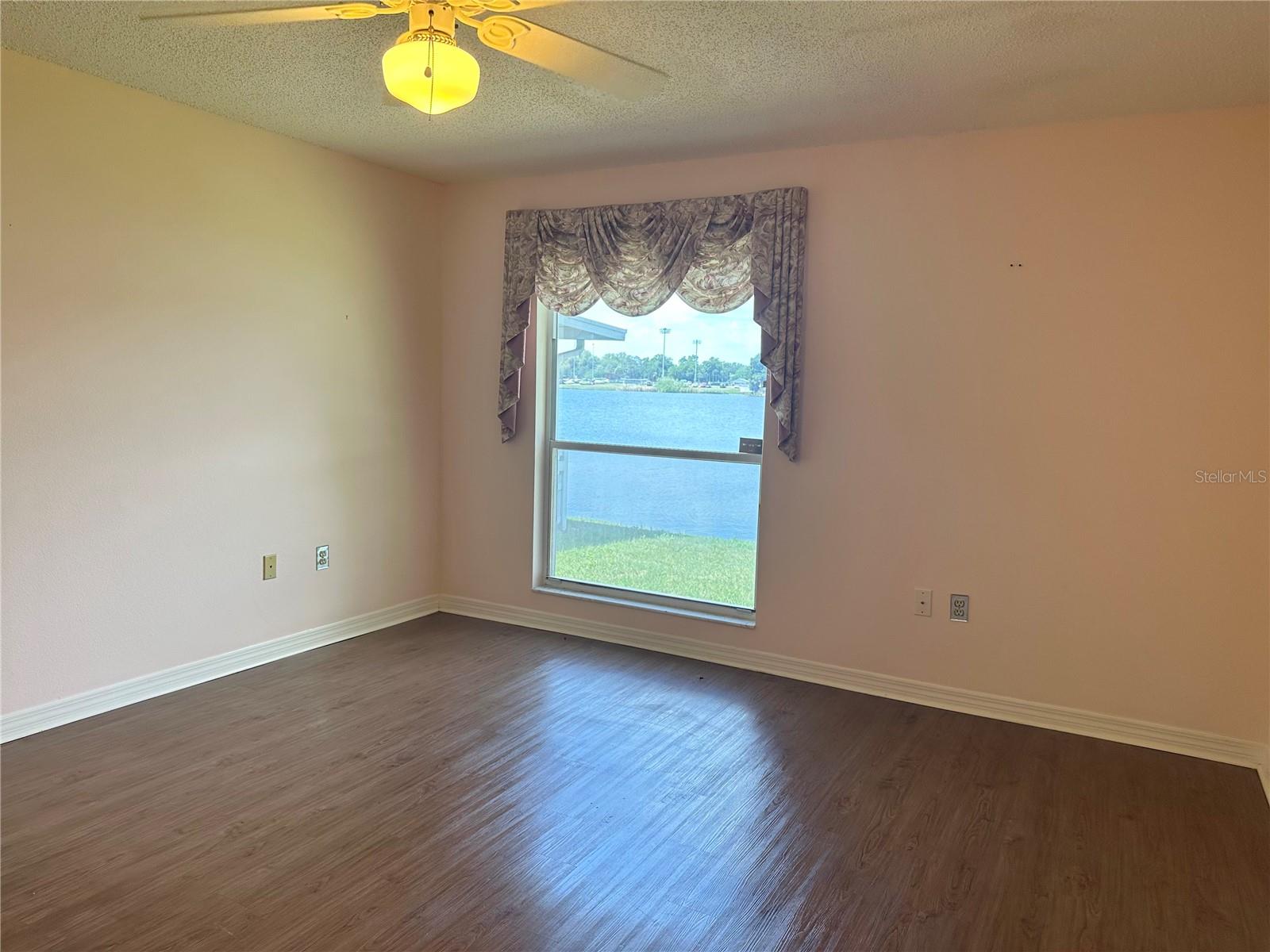 Image 17 of 47 For 701 Spicewood Drive