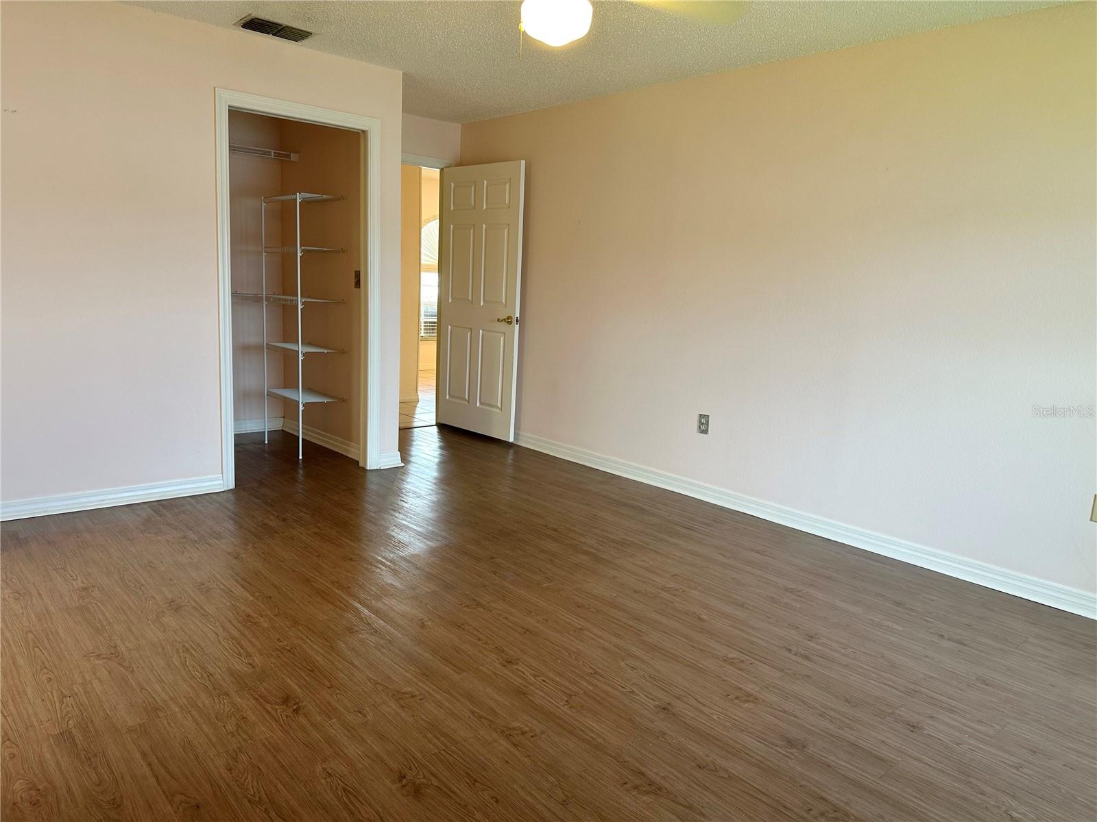 Image 18 of 47 For 701 Spicewood Drive