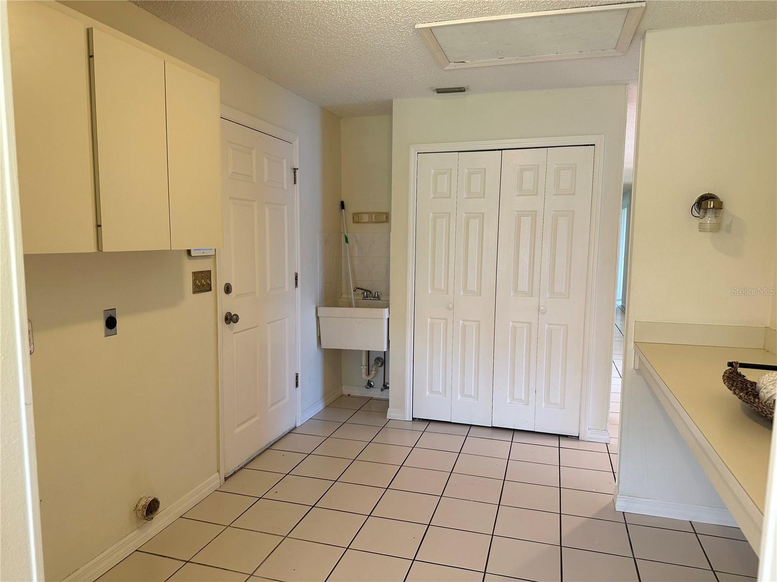 Image 24 of 47 For 701 Spicewood Drive