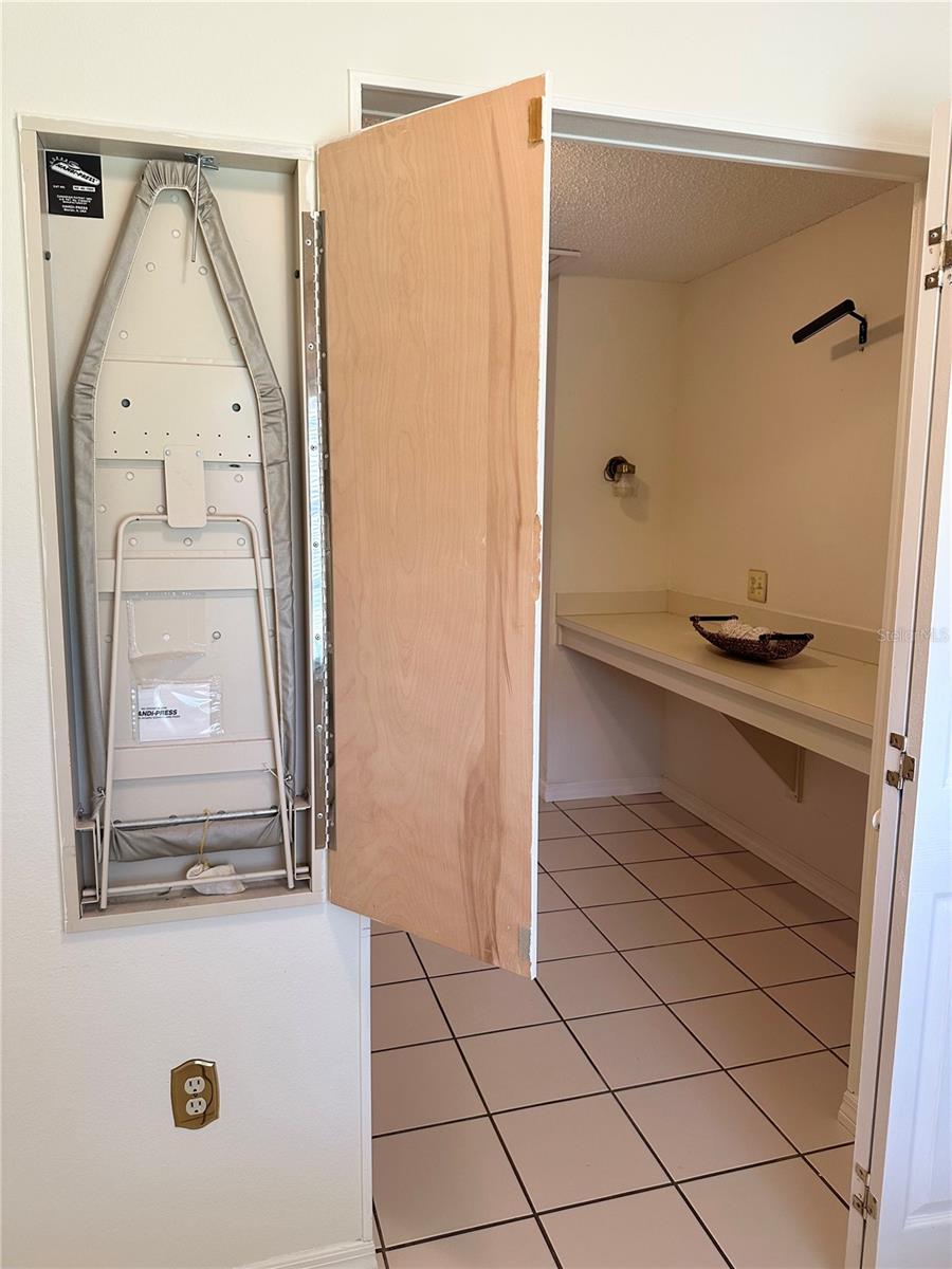 Image 28 of 47 For 701 Spicewood Drive