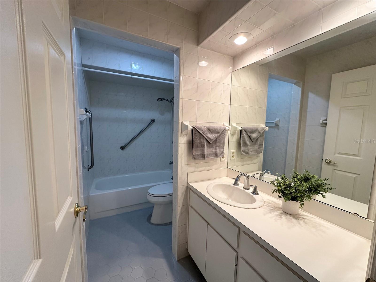 Image 31 of 47 For 701 Spicewood Drive