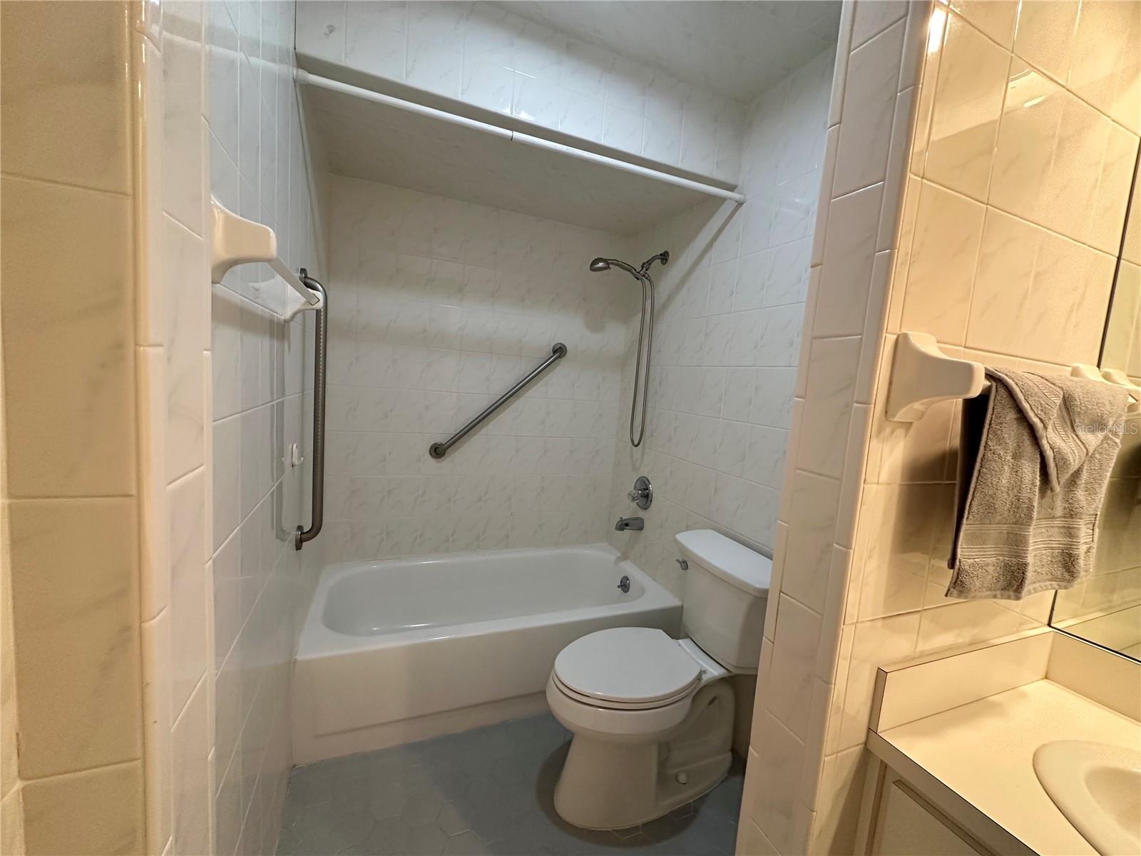 Image 32 of 47 For 701 Spicewood Drive