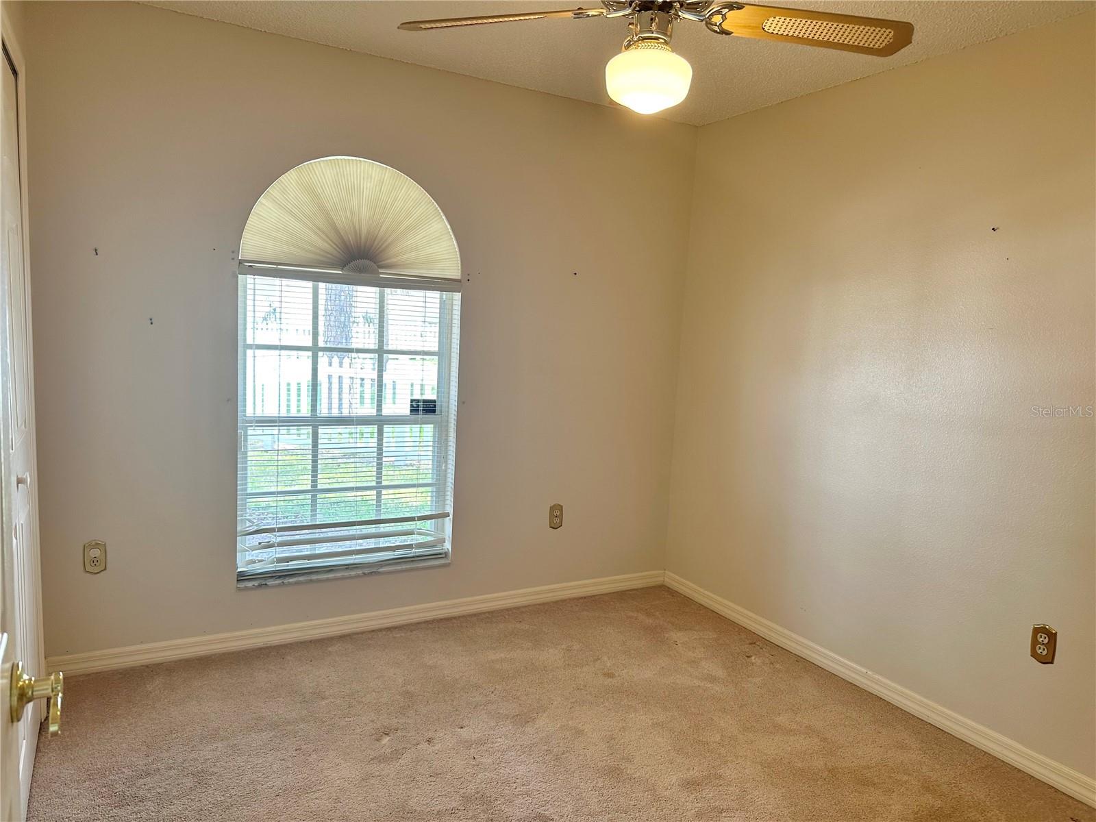 Image 33 of 47 For 701 Spicewood Drive