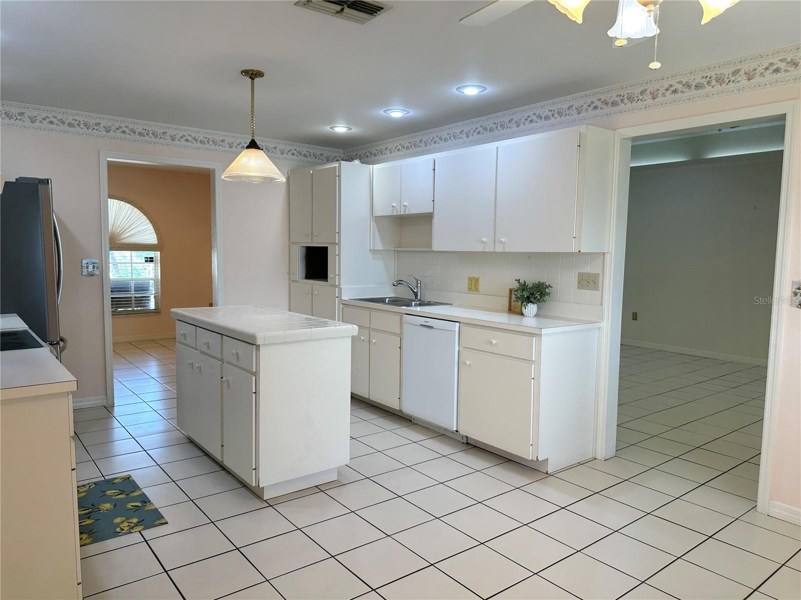 Image 9 of 47 For 701 Spicewood Drive