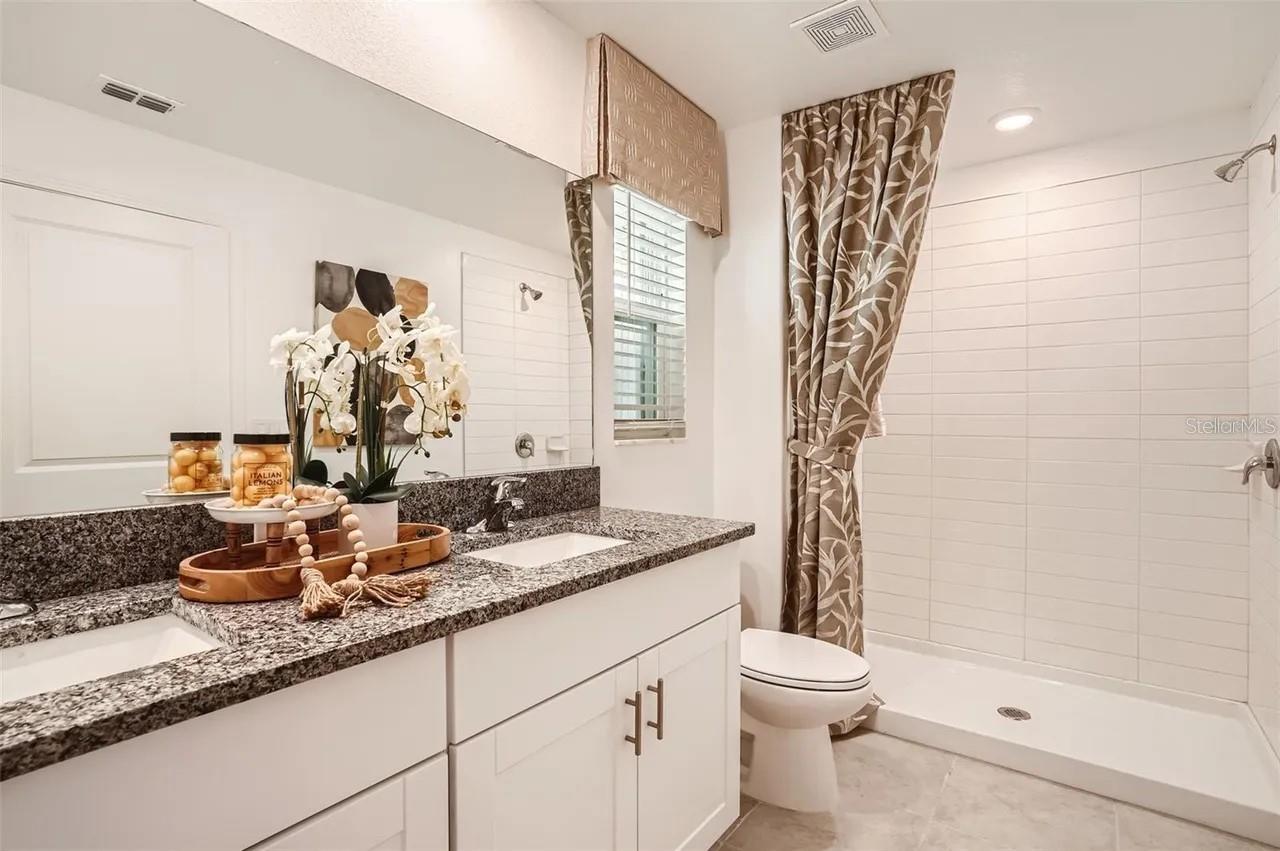 Image 10 of 11 For 8347 Crescent Oaks Drive