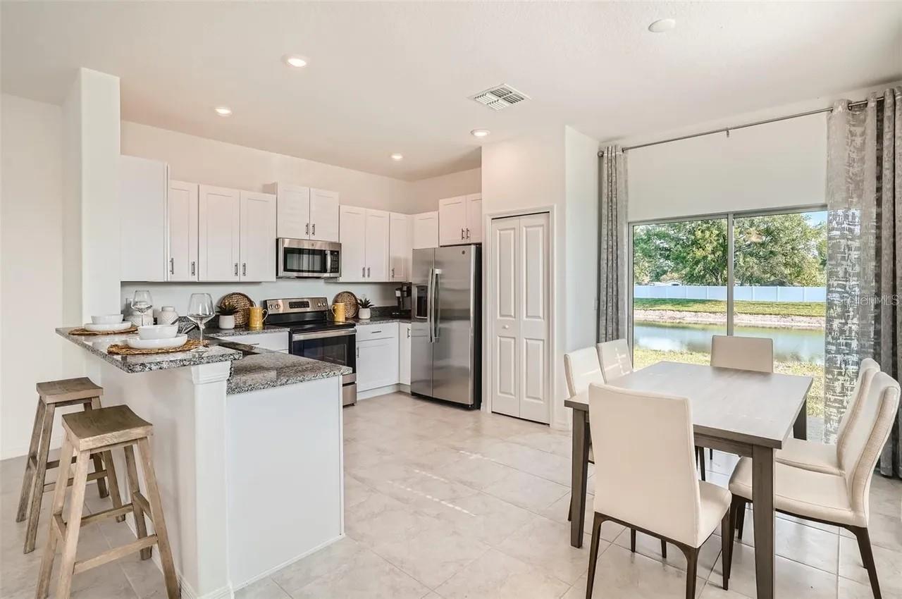 Image 4 of 11 For 8347 Crescent Oaks Drive