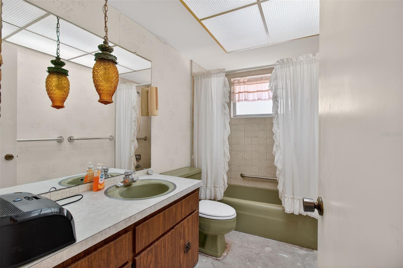 Image 28 of 43 For 13222 98th Avenue