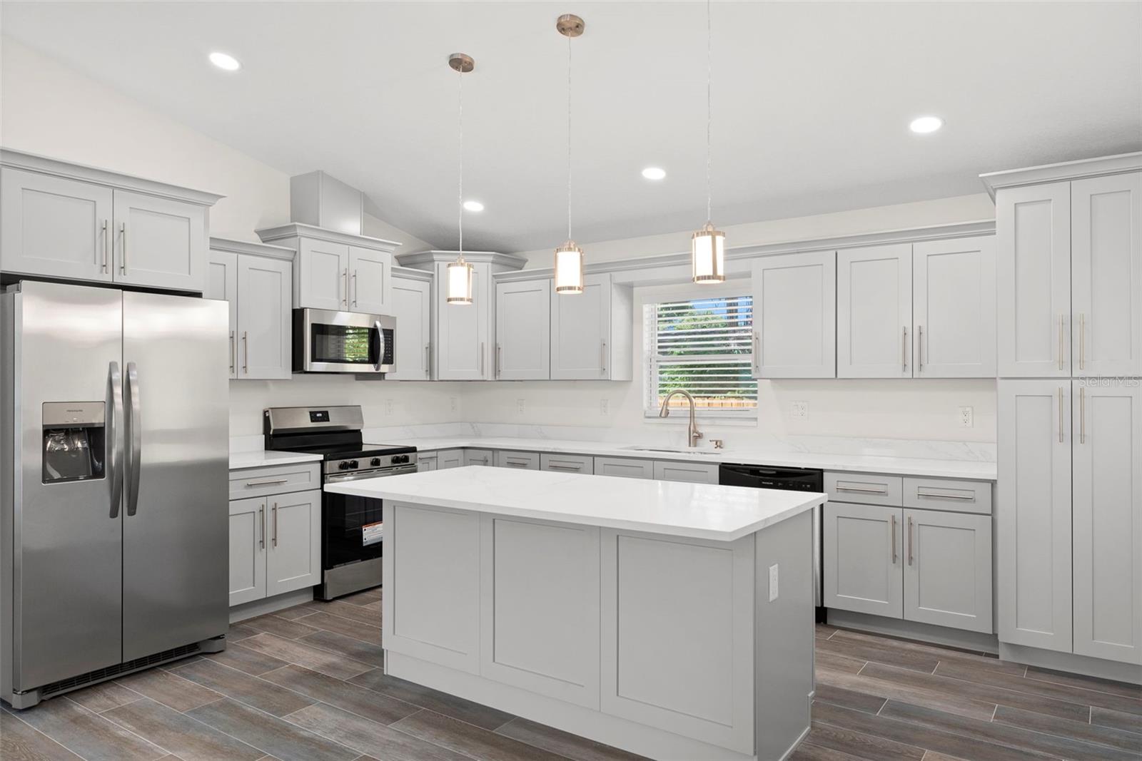 Image 7 of 37 For 5062 80th Lane N