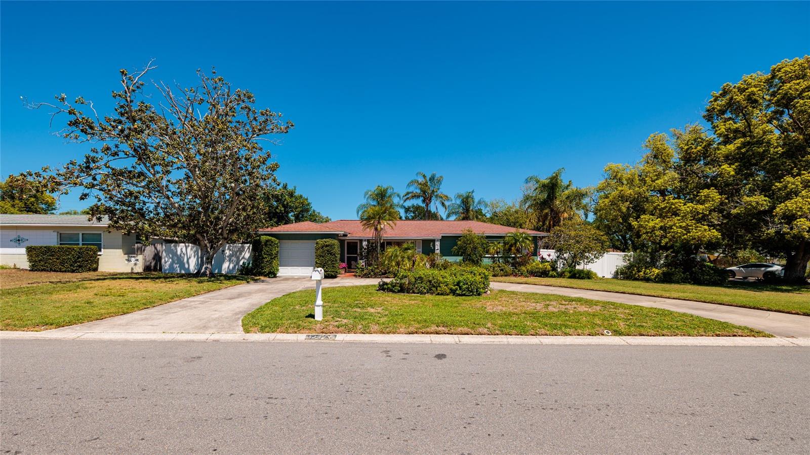 Image 37 of 54 For 11623 84th Avenue