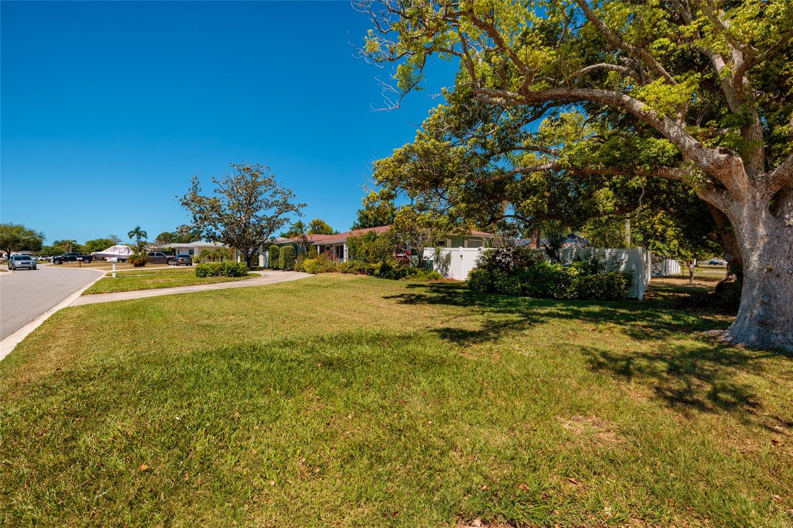 Image 38 of 54 For 11623 84th Avenue