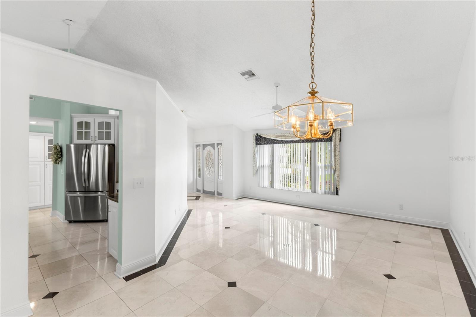 Image 20 of 37 For 1404 Oxfordshire Court