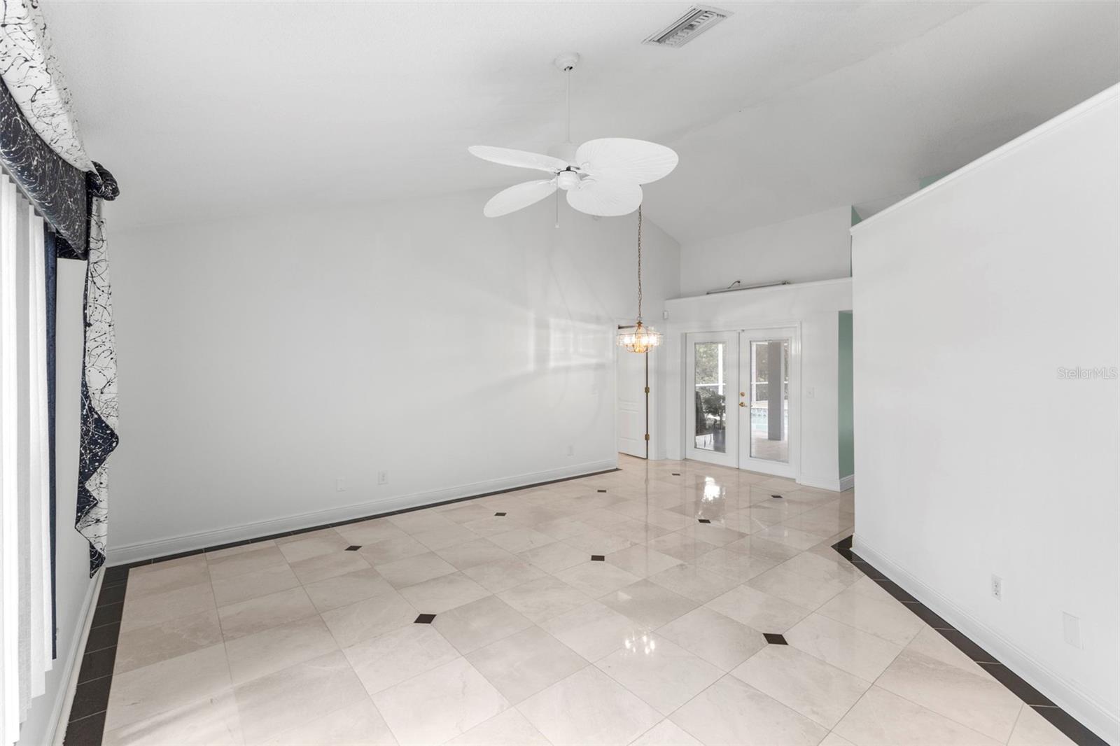 Image 21 of 37 For 1404 Oxfordshire Court