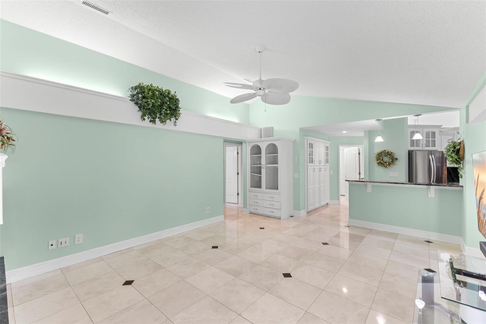 Image 23 of 37 For 1404 Oxfordshire Court