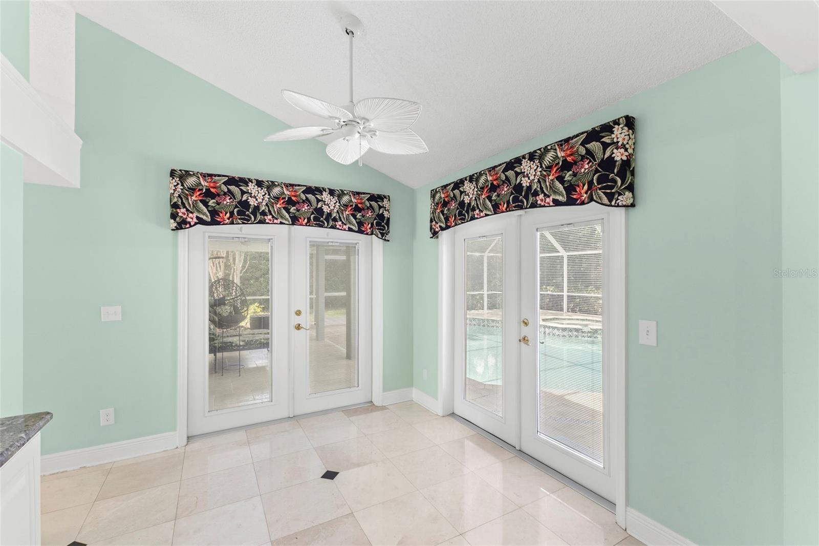 Image 24 of 37 For 1404 Oxfordshire Court