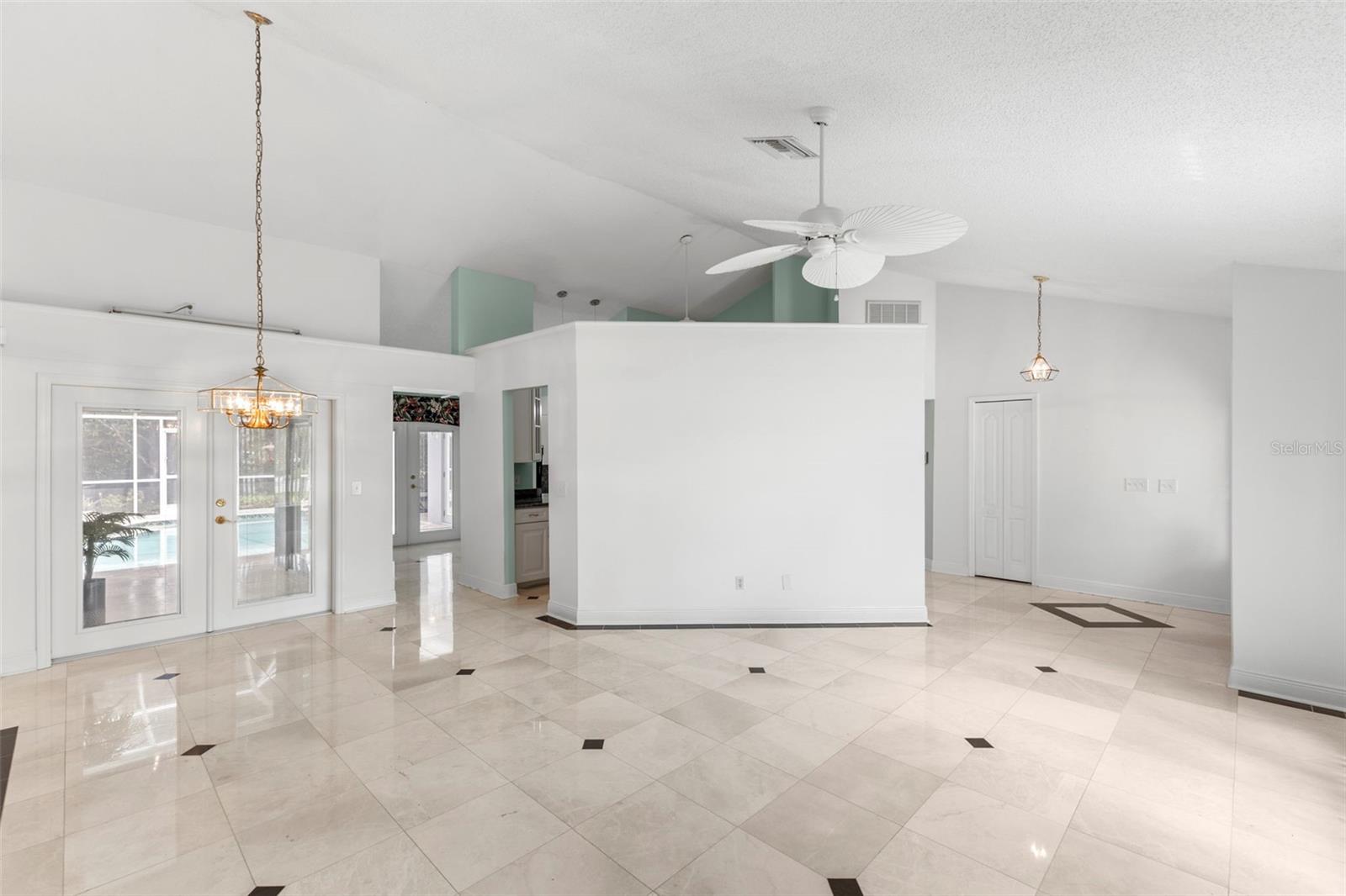 Image 25 of 37 For 1404 Oxfordshire Court