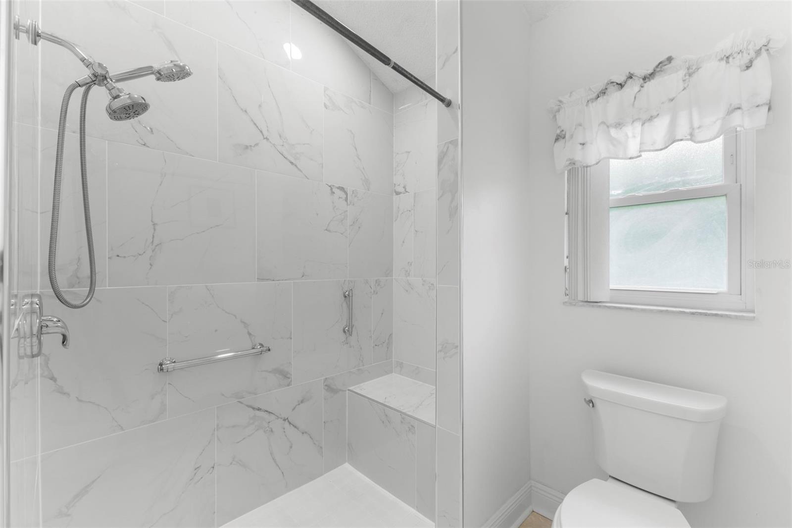 Image 31 of 37 For 1404 Oxfordshire Court