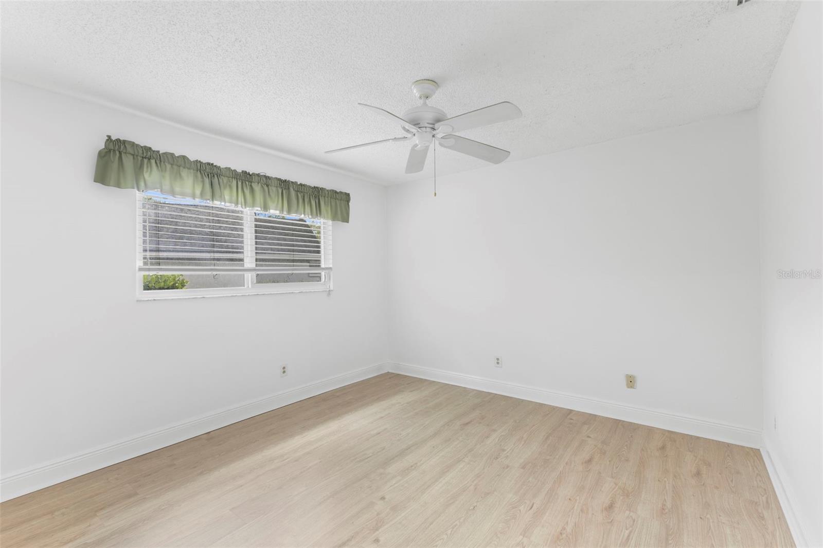 Image 34 of 37 For 1404 Oxfordshire Court