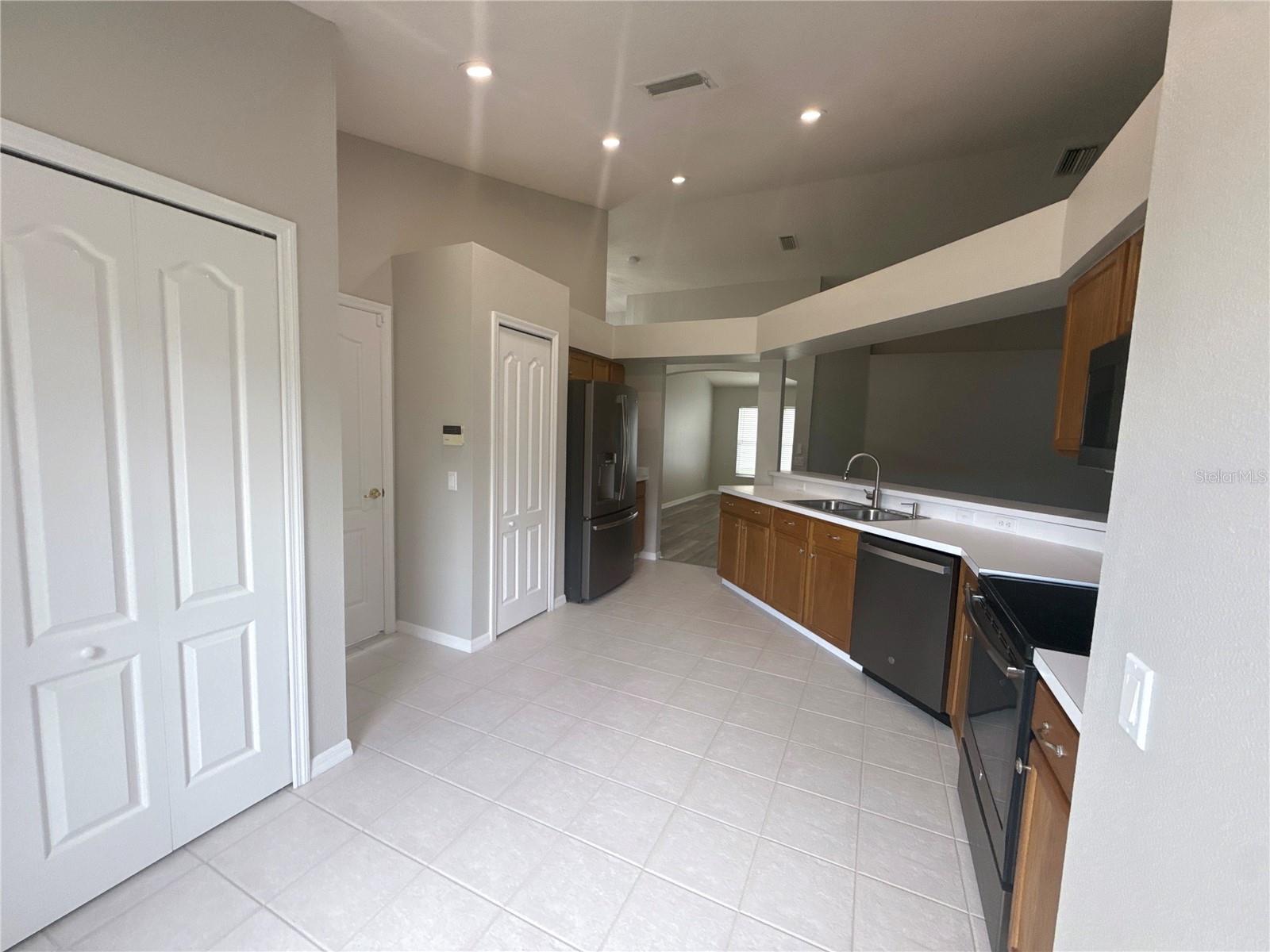 Image 17 of 54 For 6323 Open Pasture Court