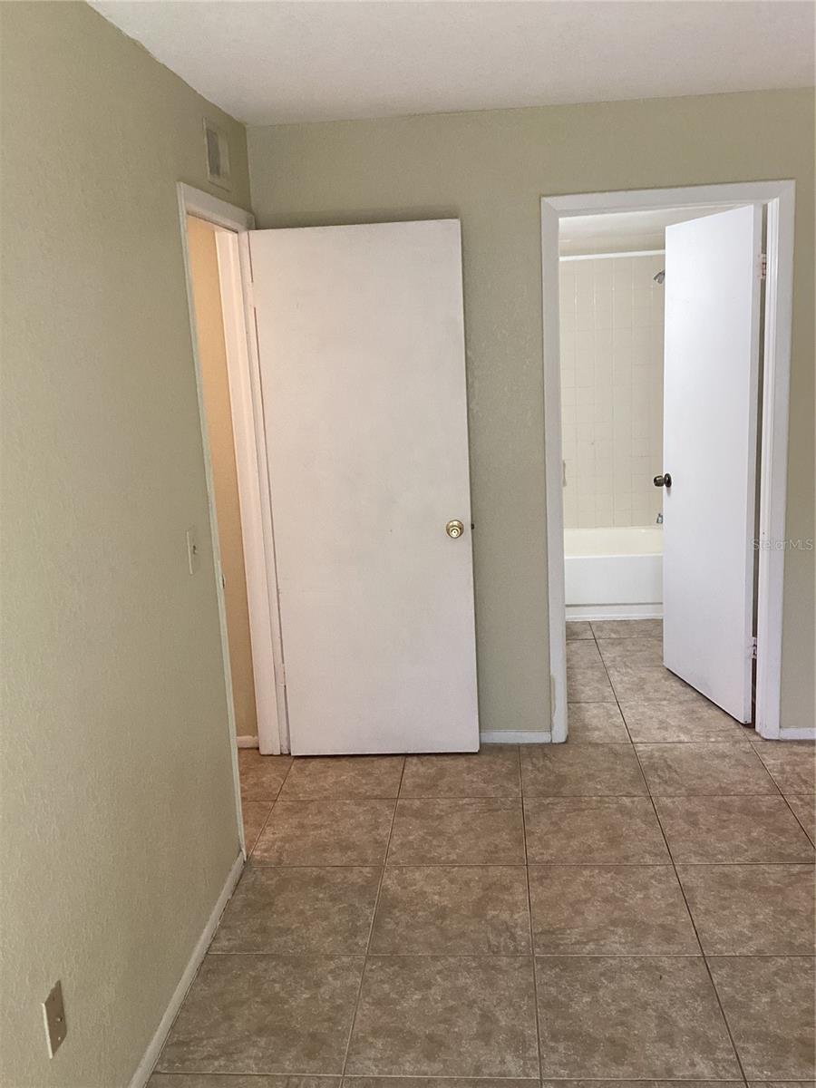 Image 14 of 23 For 14321 Hanging Moss Circle 101