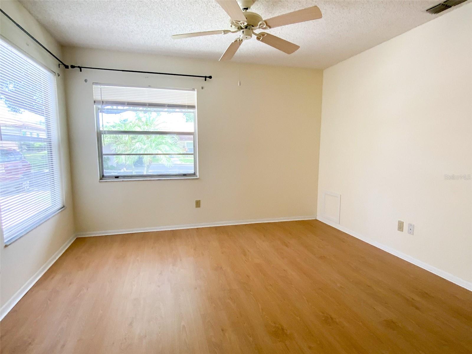 Image 11 of 37 For 1125 Montrose Place