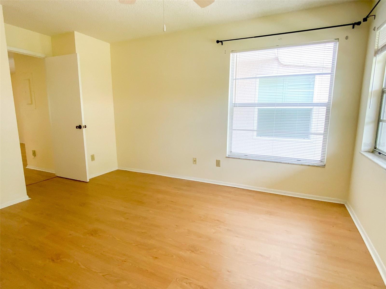 Image 12 of 37 For 1125 Montrose Place