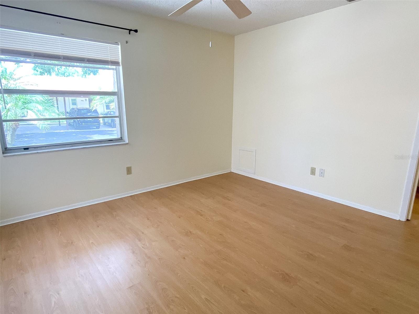 Image 13 of 37 For 1125 Montrose Place