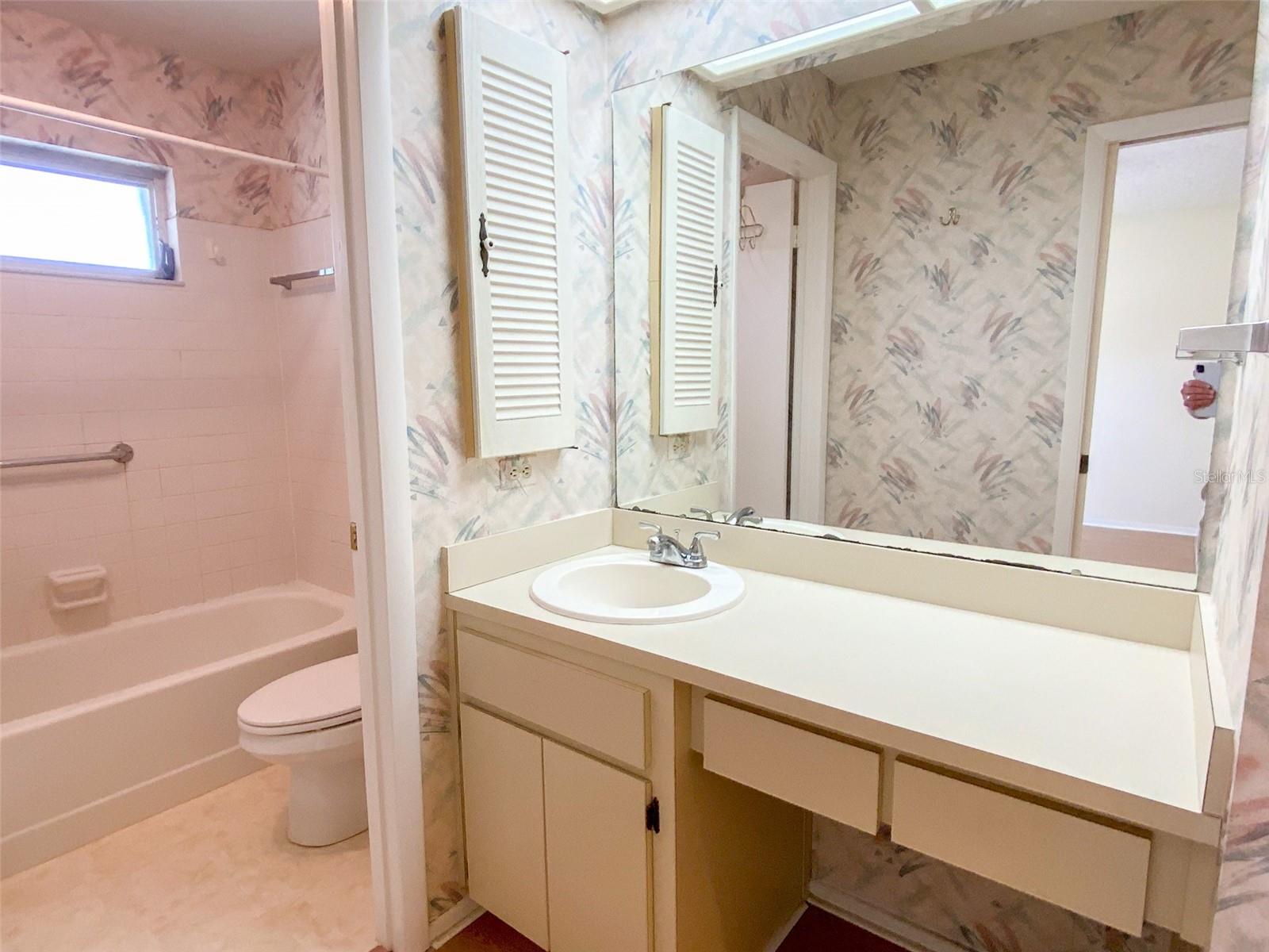 Image 14 of 37 For 1125 Montrose Place