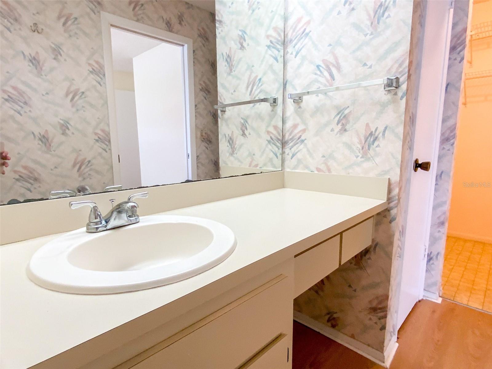 Image 15 of 37 For 1125 Montrose Place