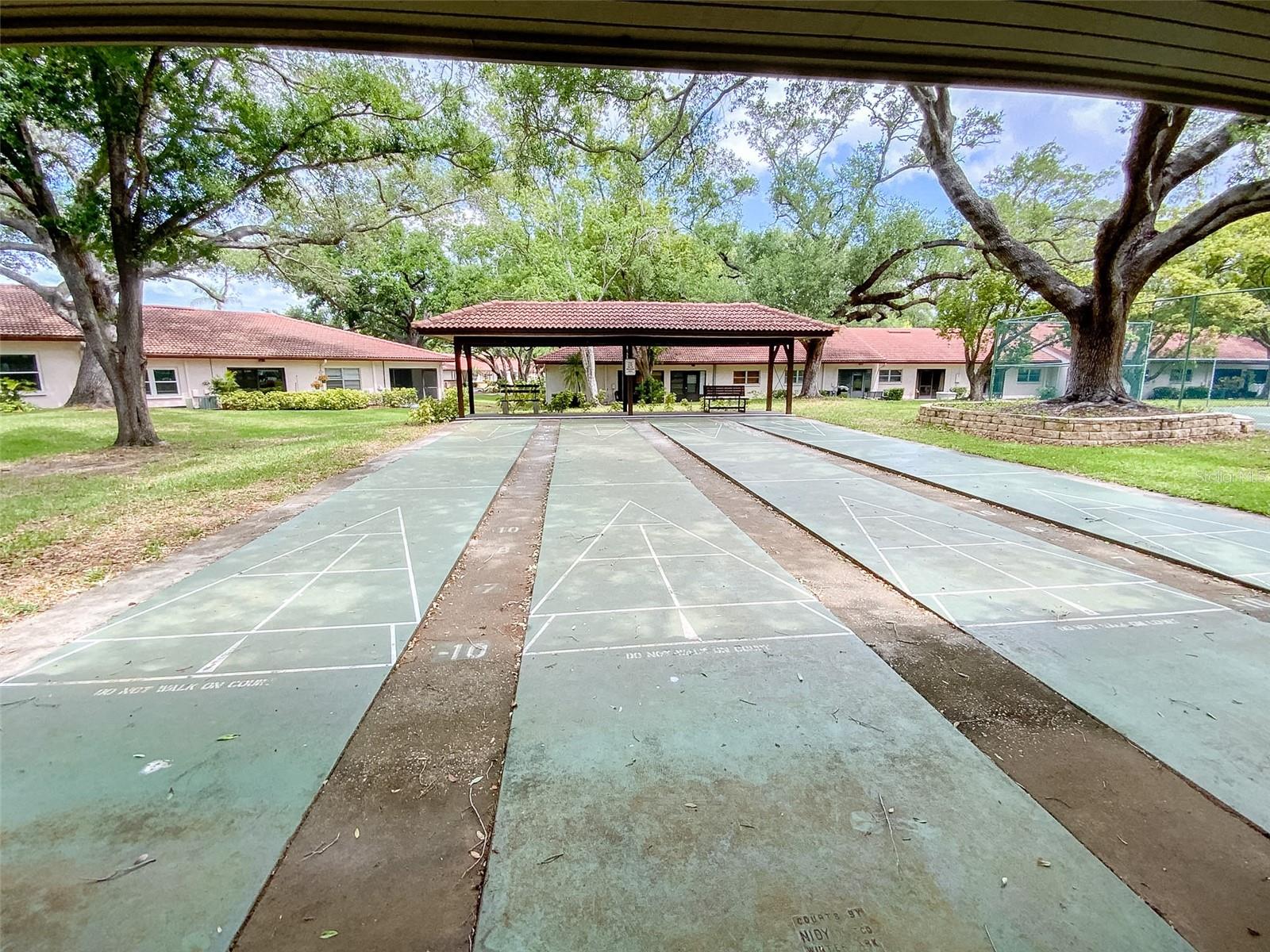 Image 23 of 37 For 1125 Montrose Place