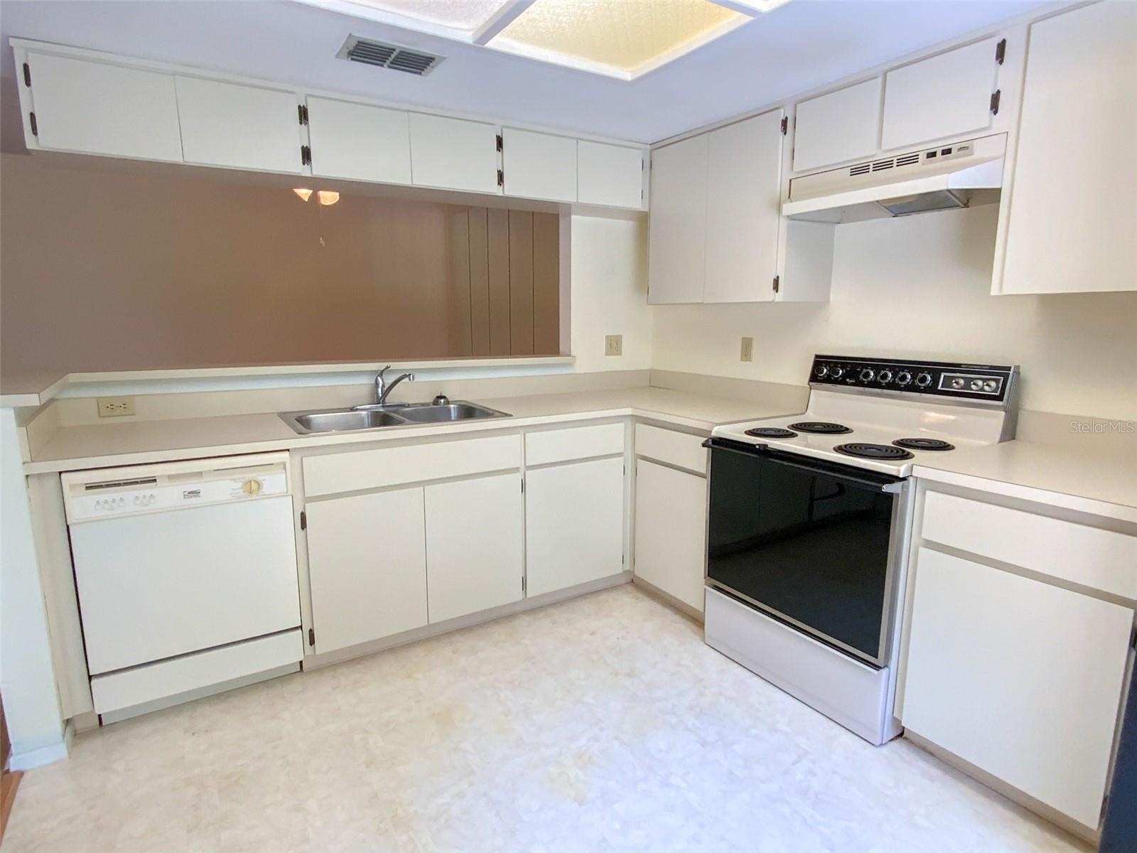 Image 3 of 37 For 1125 Montrose Place