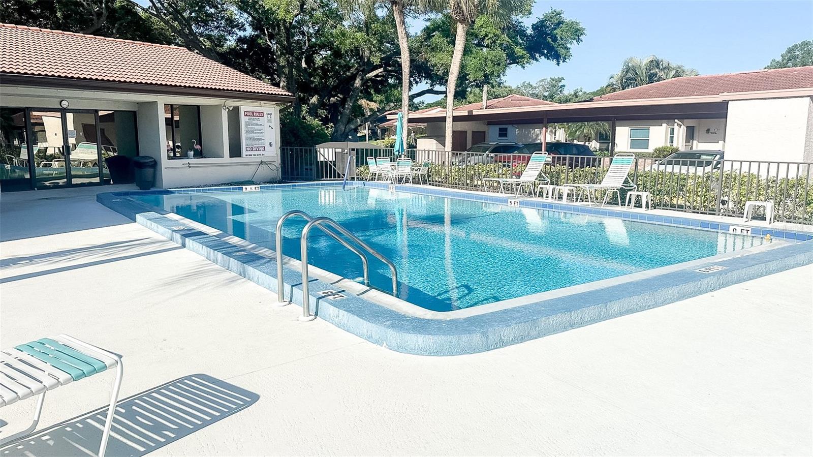 Image 32 of 37 For 1125 Montrose Place