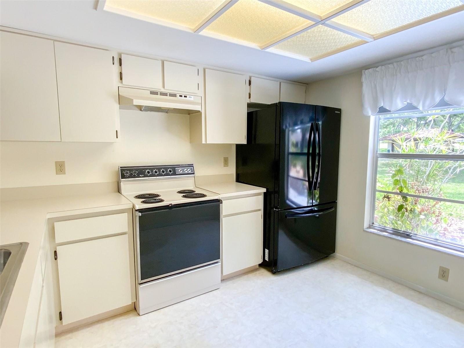 Image 4 of 37 For 1125 Montrose Place