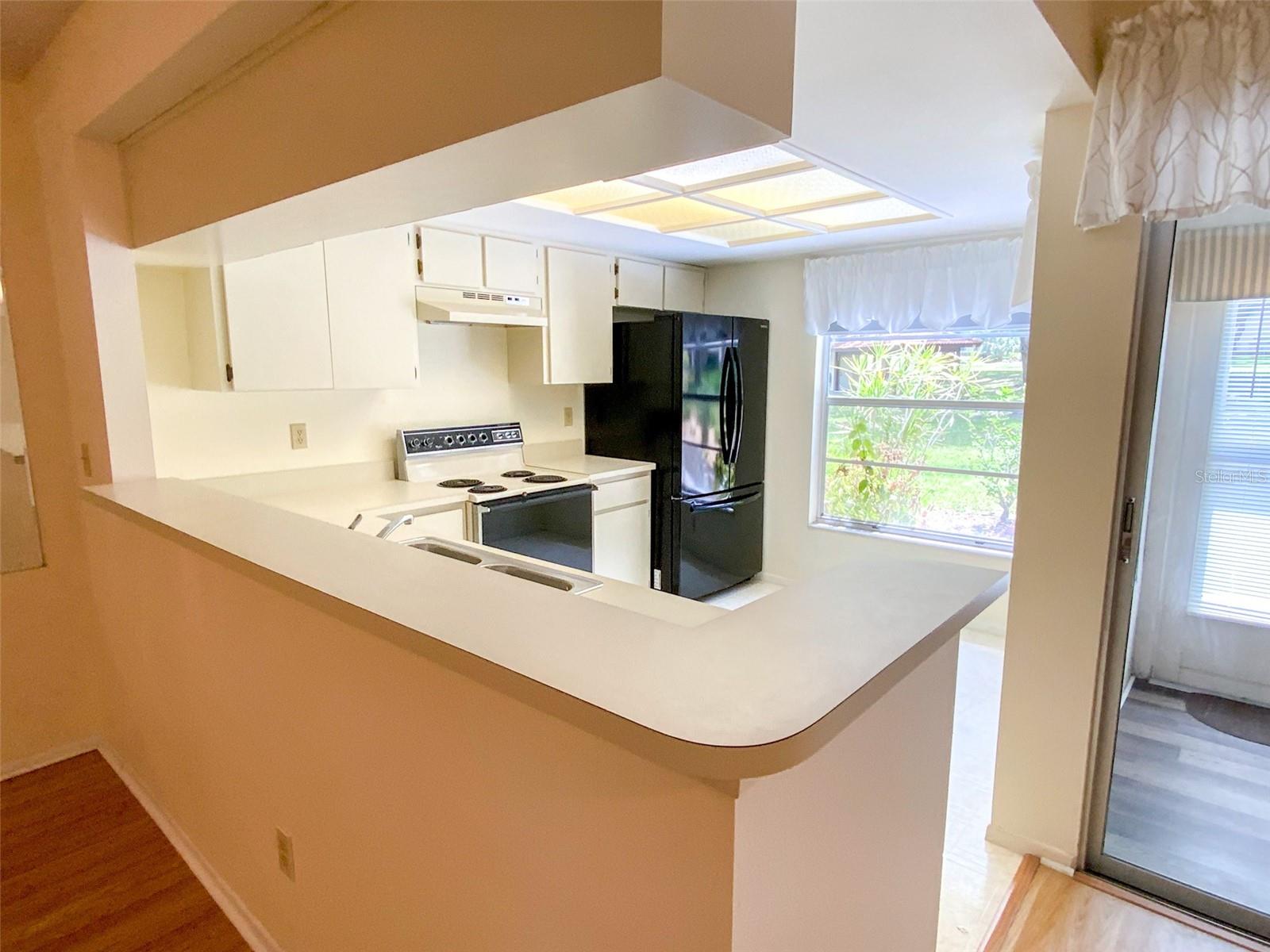 Image 6 of 37 For 1125 Montrose Place