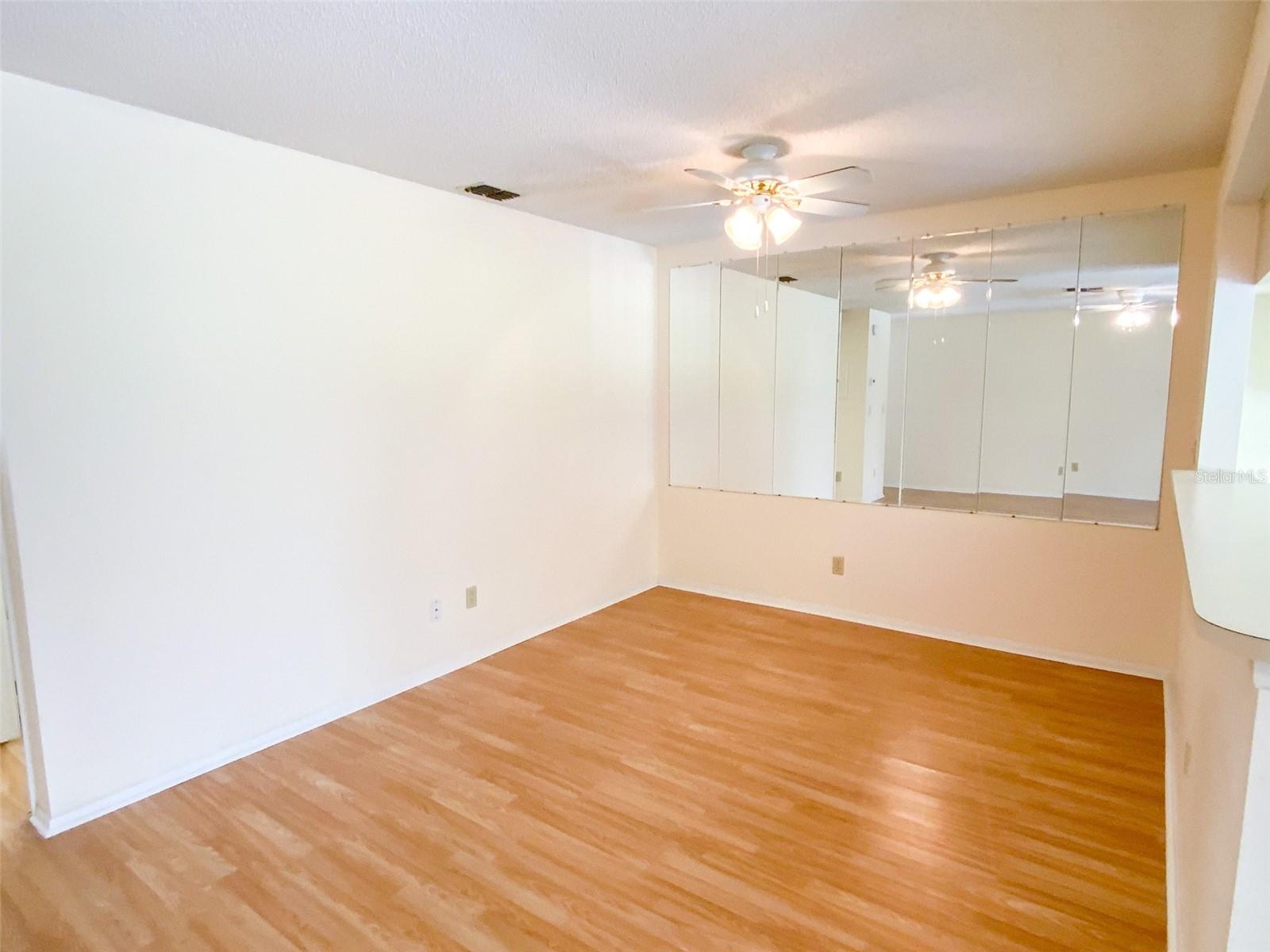 Image 7 of 37 For 1125 Montrose Place