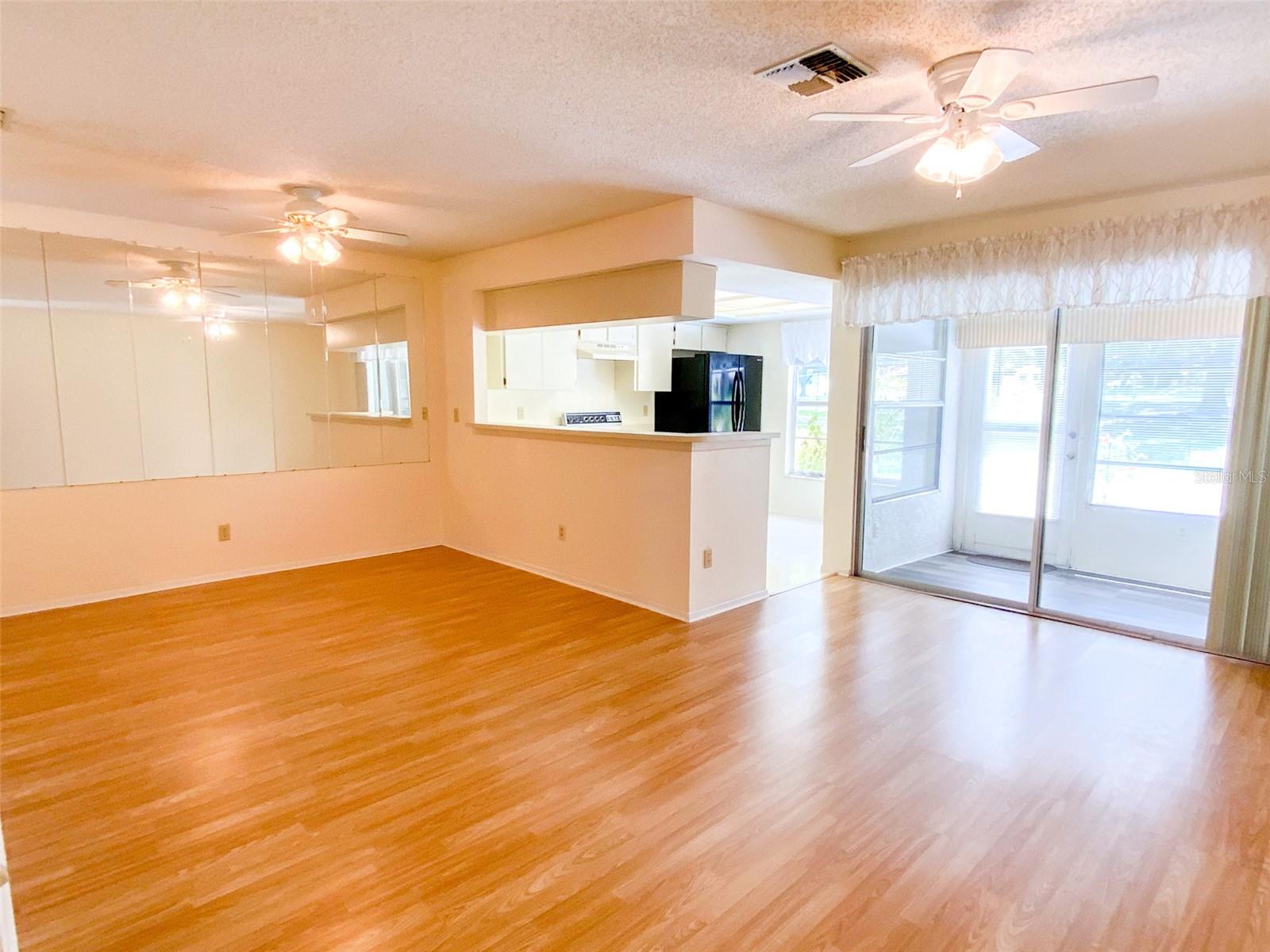 Image 8 of 37 For 1125 Montrose Place