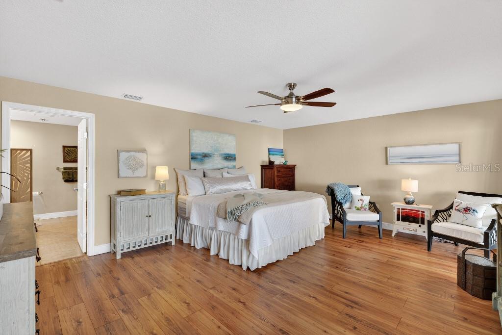 Image 16 of 46 For 4872 Waterbridge Down