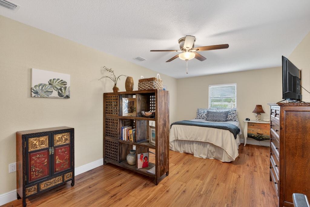 Image 26 of 46 For 4872 Waterbridge Down