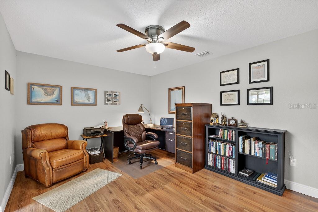 Image 31 of 46 For 4872 Waterbridge Down