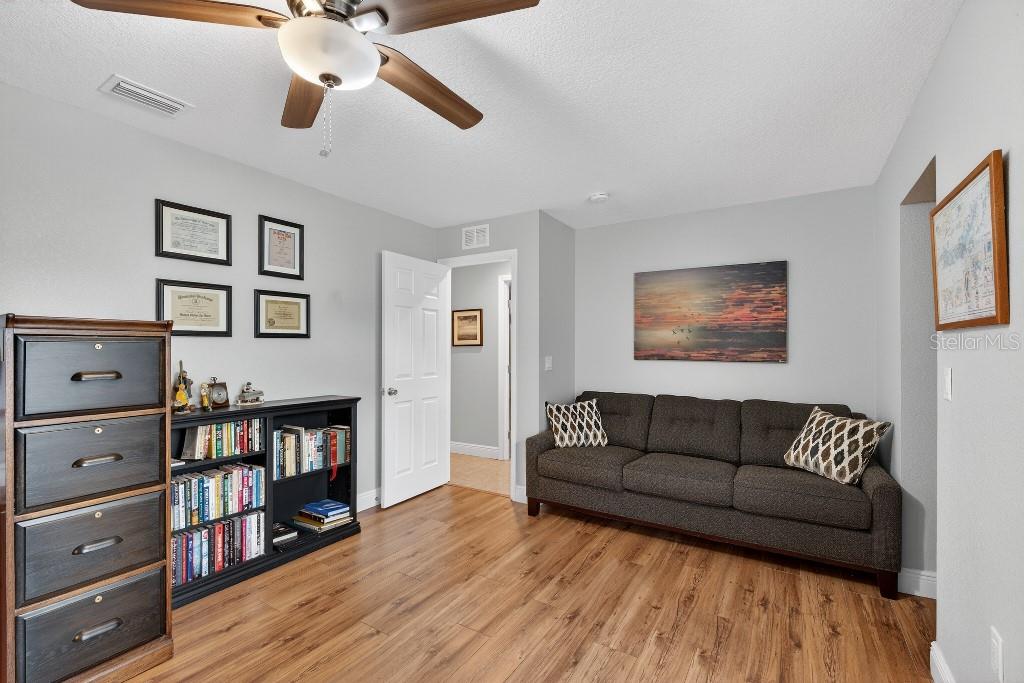 Image 32 of 46 For 4872 Waterbridge Down