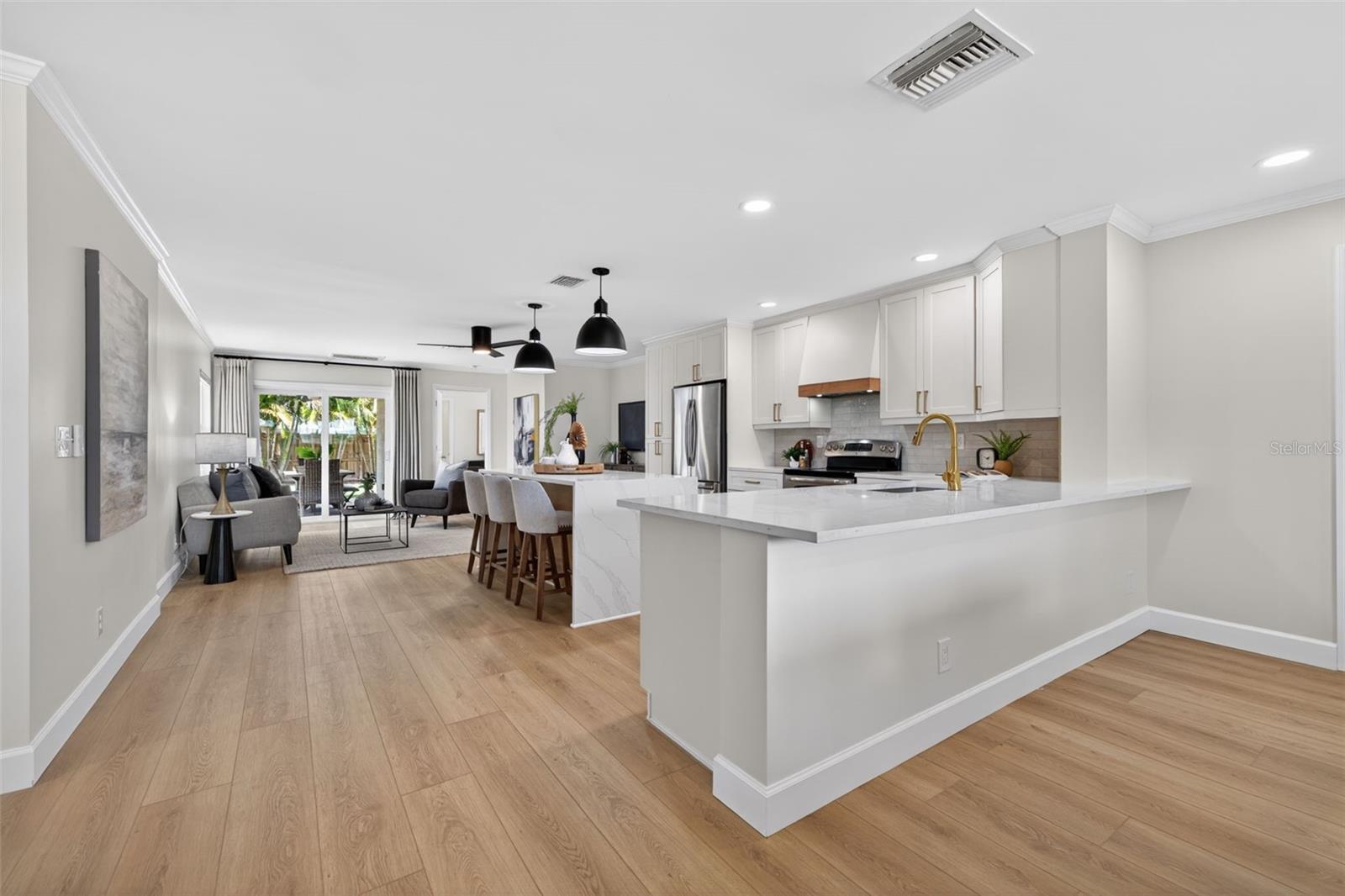 Image 12 of 44 For 413 43rd Avenue Ne