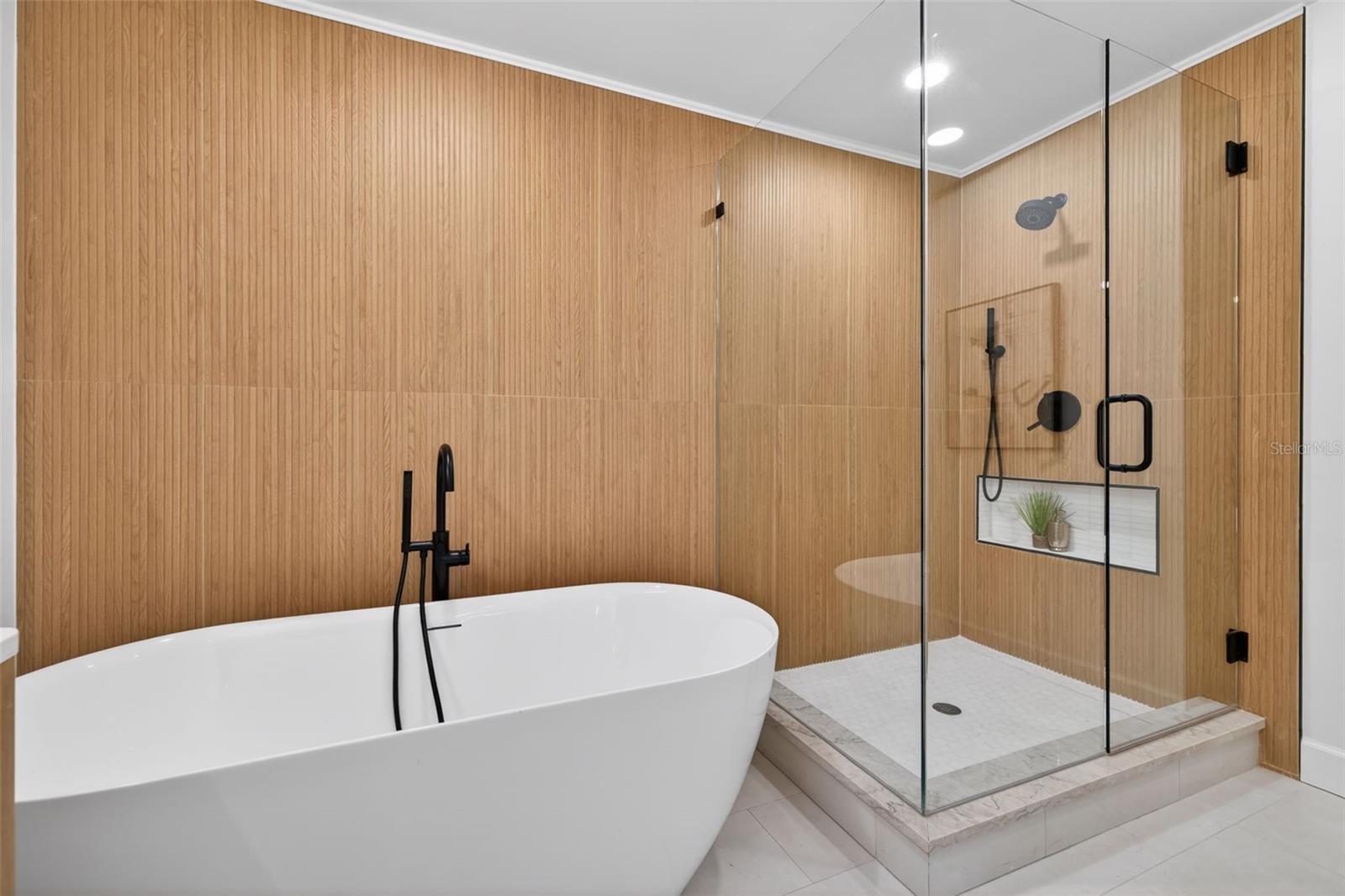 Image 22 of 44 For 413 43rd Avenue Ne