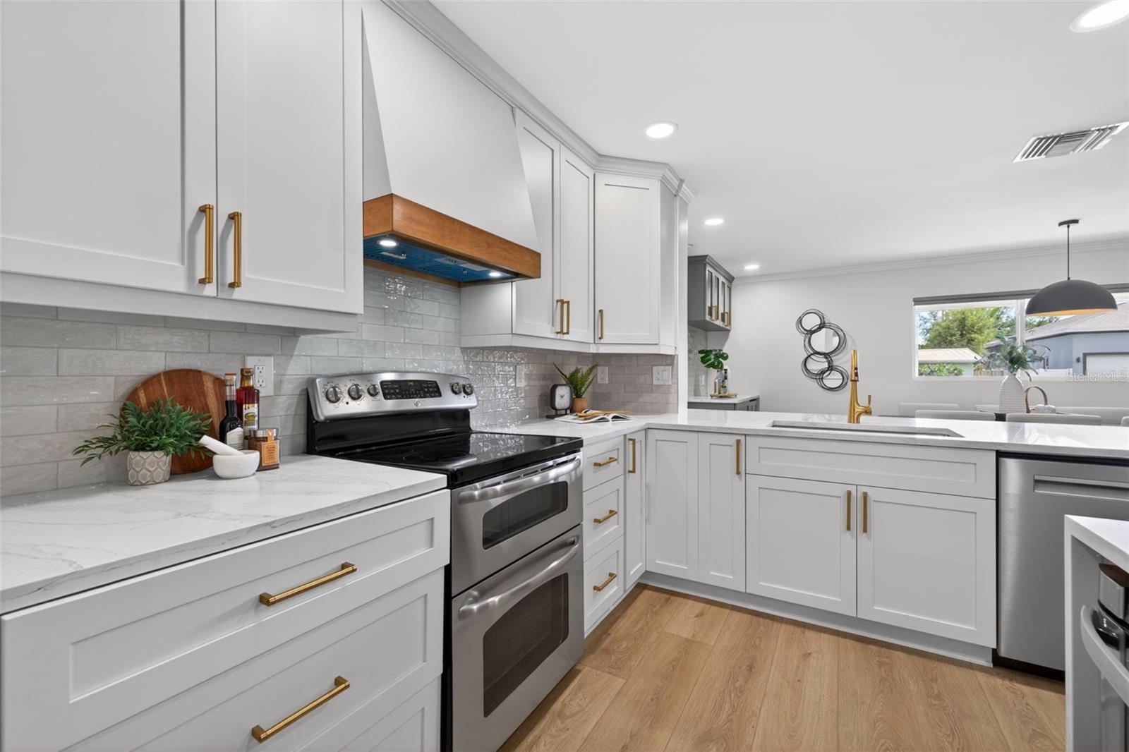 Image 7 of 44 For 413 43rd Avenue Ne